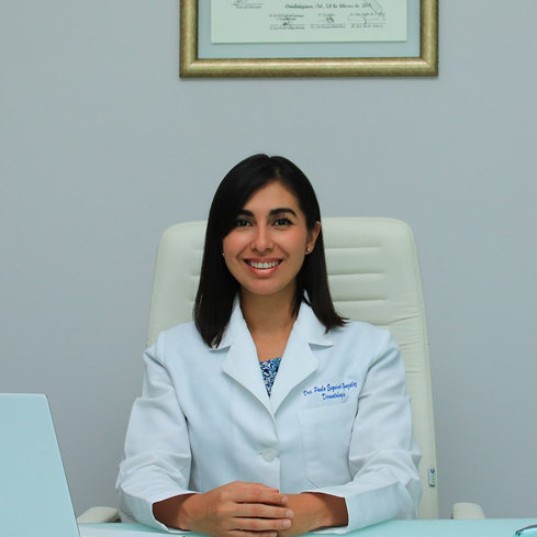 Dra Paola Esquivel Dermatologist